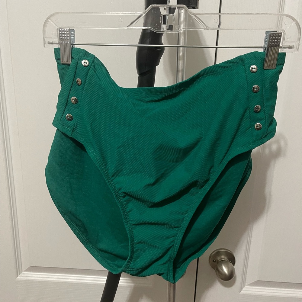 Time and Tru. High waisted. Green with buttons.